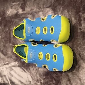 Like New keen sandals